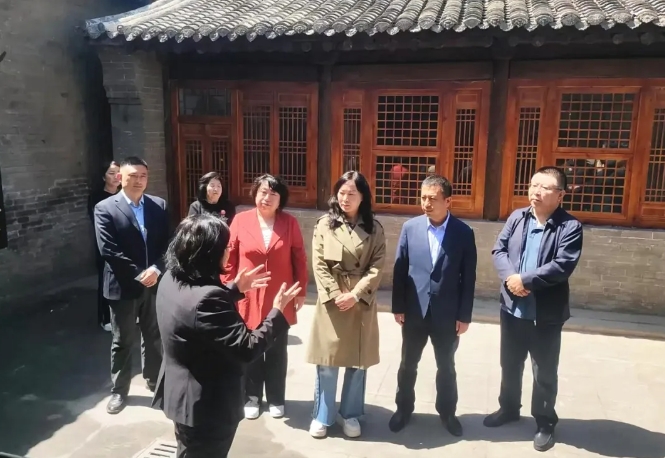 晋中市总工会领导调研寿阳县龙门河胡氏荣茶大师工作室 推动老字号品牌传承创新